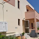 Zouboulia Aparthotel 2*